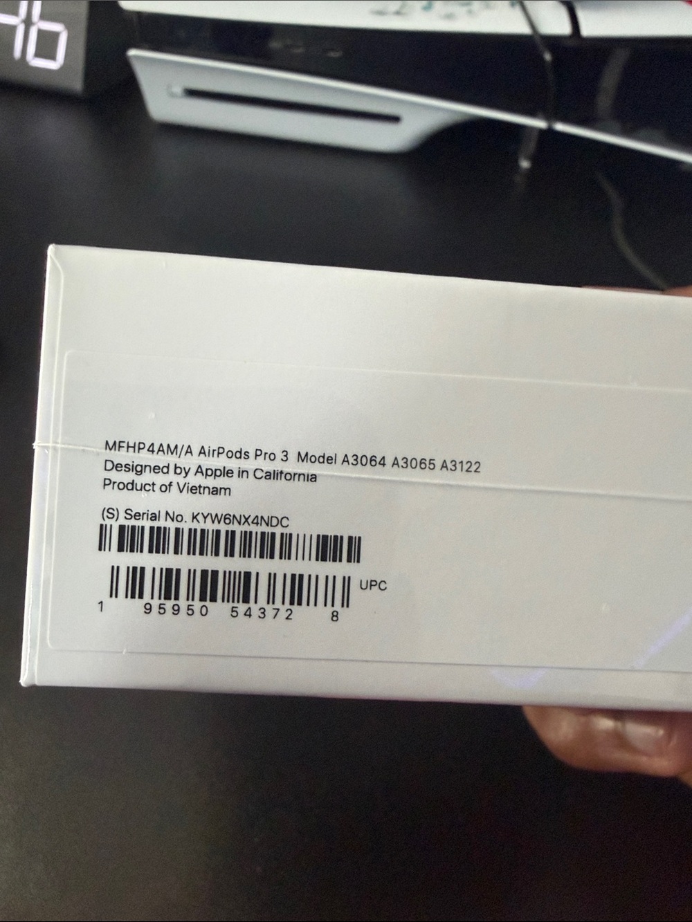 Apple AirPods Pro 3 - Wireless Noise-Cancelling Earbuds - Picture 2 of 2